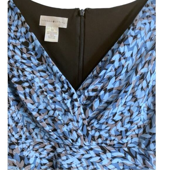 London Style Women's SZ 10 Blue V-Neck Midi Dress Tiered Lightweight - Picture 8 of 9